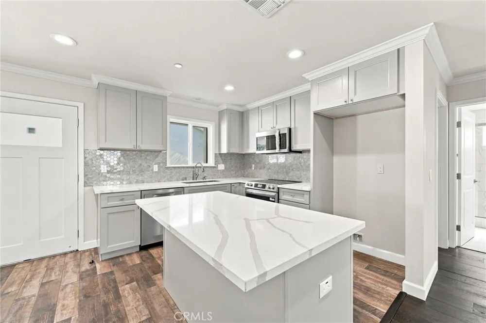 3738 Blanche Pasadena, CA 91107