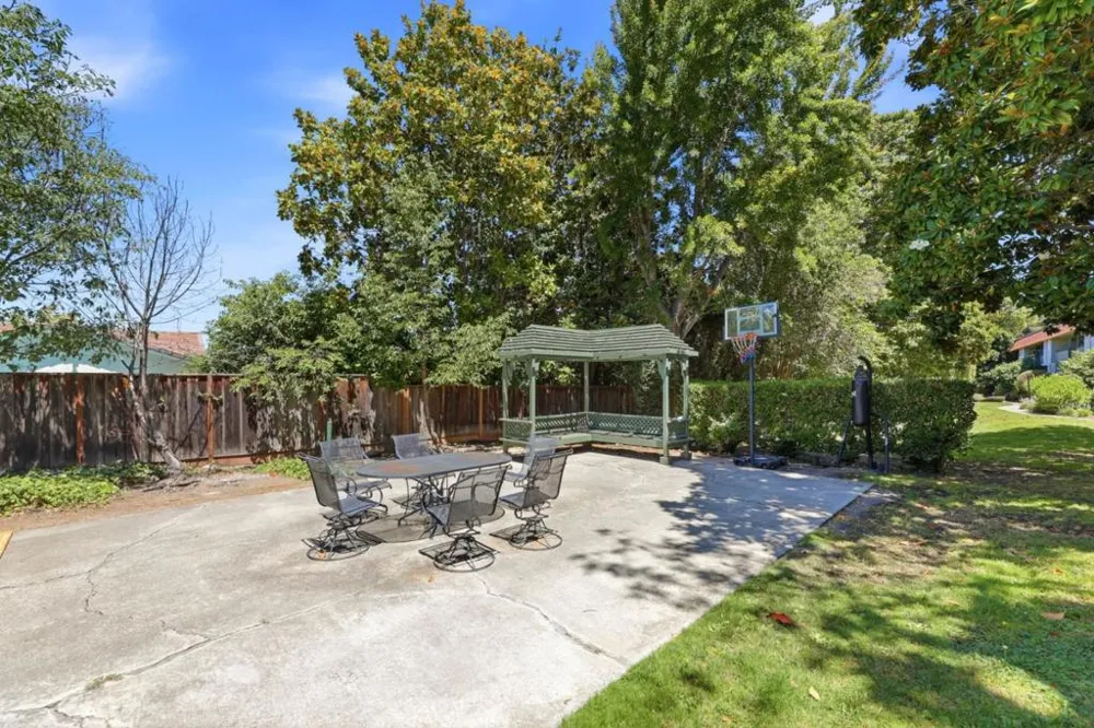 2745 Mauricia Avenue #B Santa Clara, CA 95051