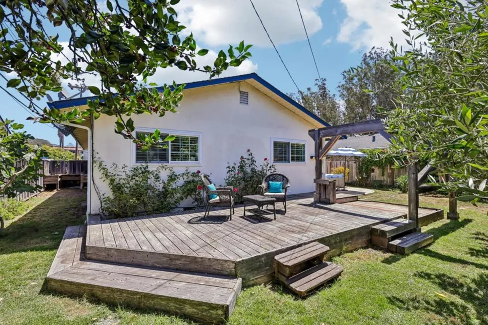 109 Cabrillo Street Capitola, CA 95010
