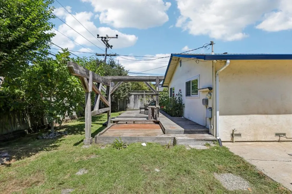 109 Cabrillo Street Capitola, CA 95010