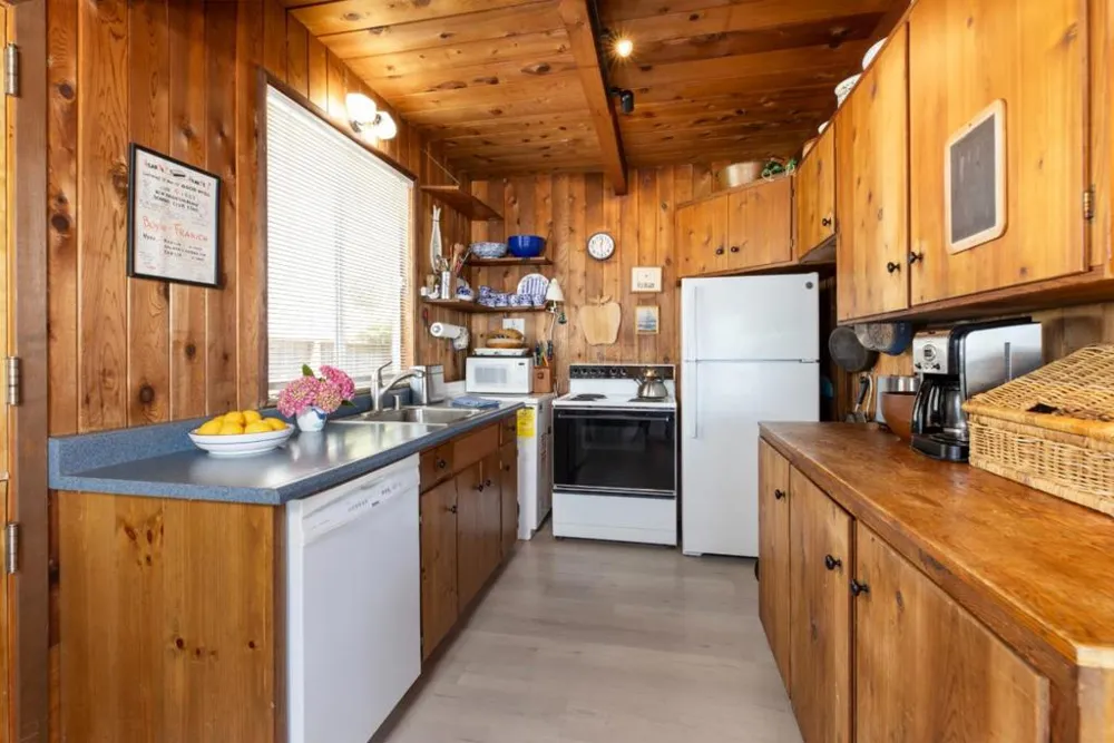 16 Potbelly Beach Road Aptos, CA 95003