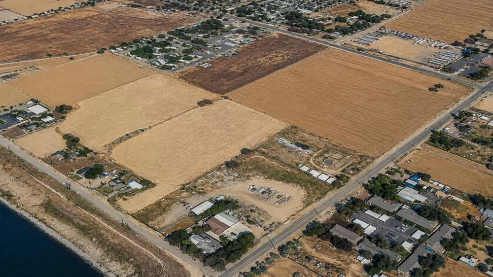 1367 Marks Avenue Fresno, CA 93722