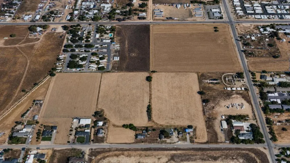 1367 Marks Avenue Fresno, CA 93722