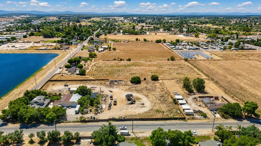 1367 Marks Avenue Fresno, CA 93722