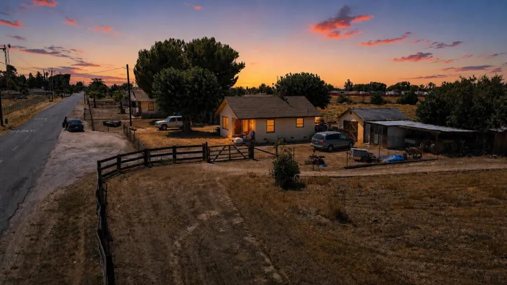 1367 Marks Avenue Fresno, CA 93722