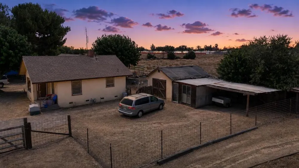 1367 Marks Avenue Fresno, CA 93722