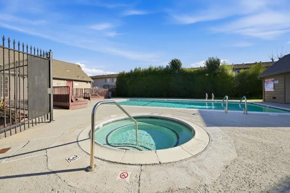 251 Gibson Drive #E-54 Hollister, CA 95023