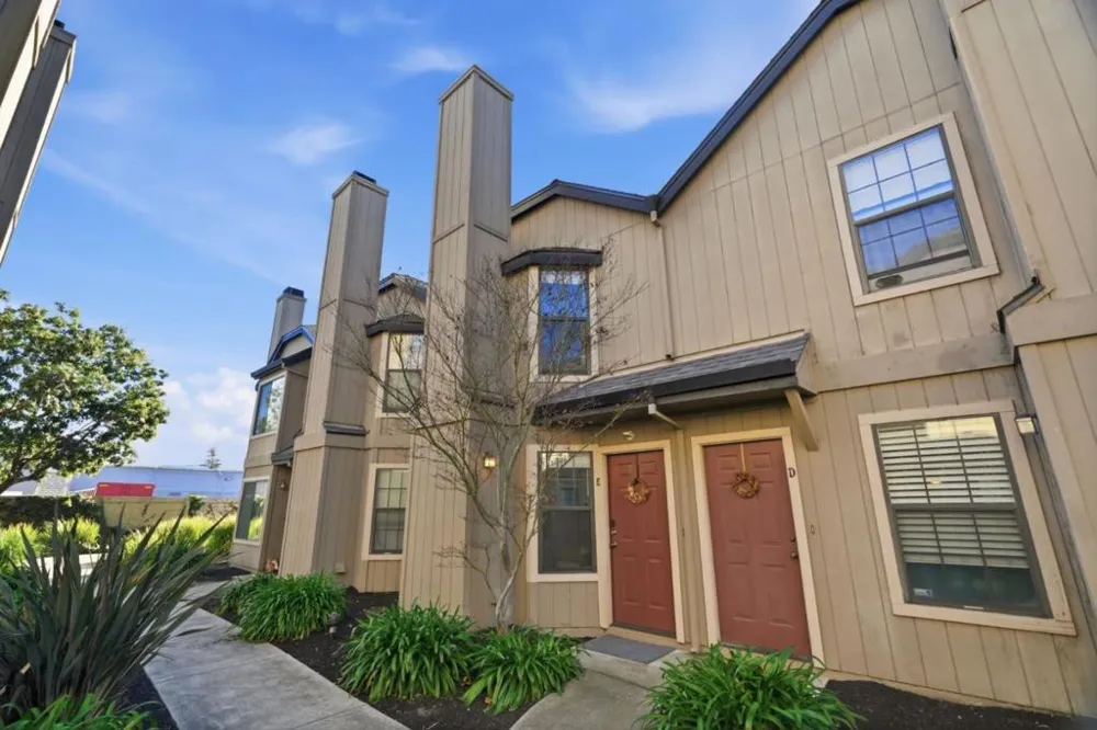 251 Gibson Drive #E-54 Hollister, CA 95023