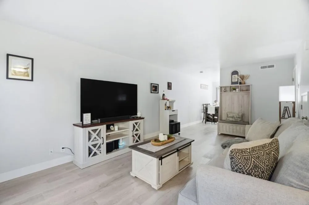 251 Gibson Drive #E-54 Hollister, CA 95023