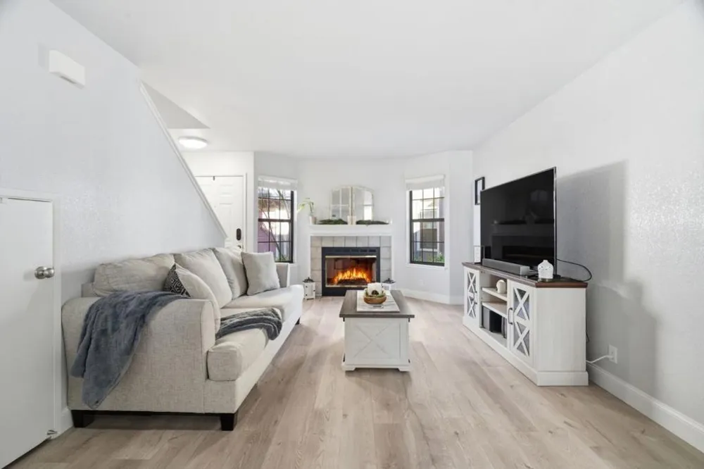 251 Gibson Drive #E-54 Hollister, CA 95023