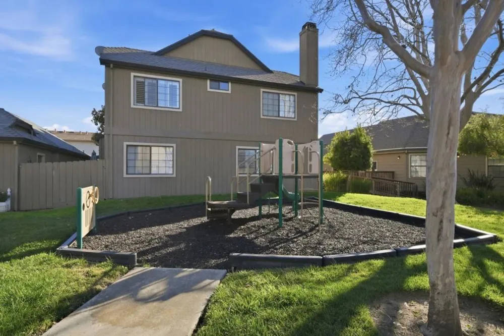 251 Gibson Drive #E-54 Hollister, CA 95023