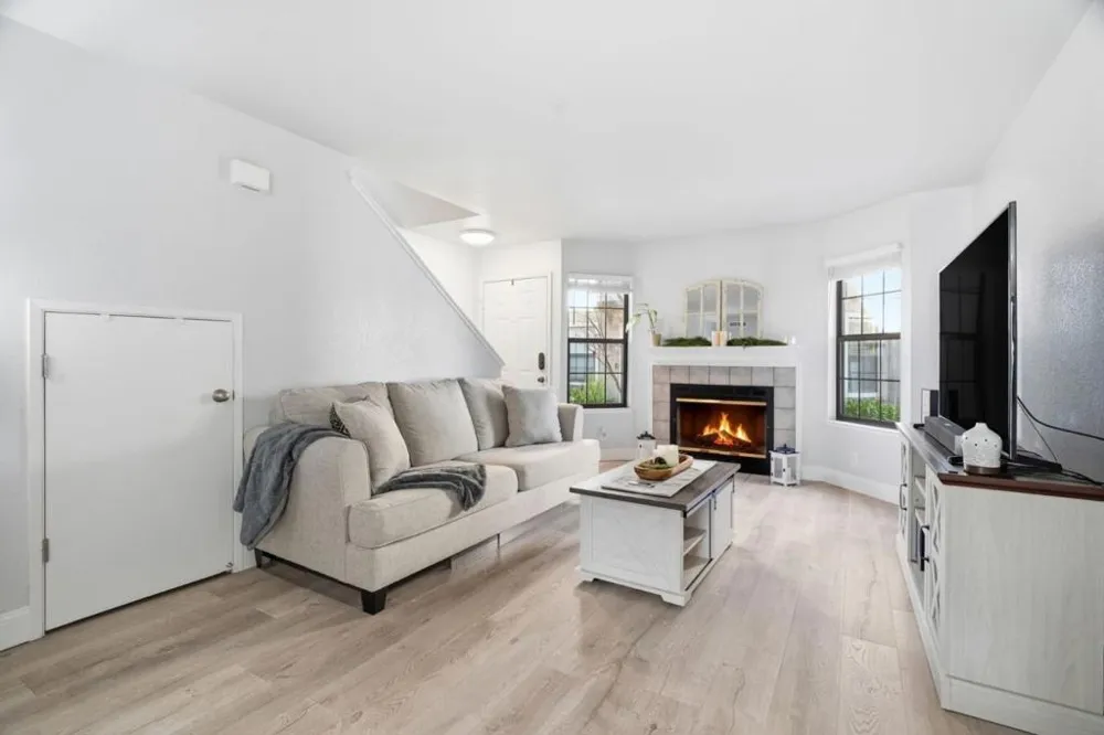 251 Gibson Drive #E-54 Hollister, CA 95023