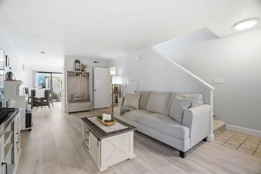 251 Gibson Drive #E-54 Hollister, CA 95023