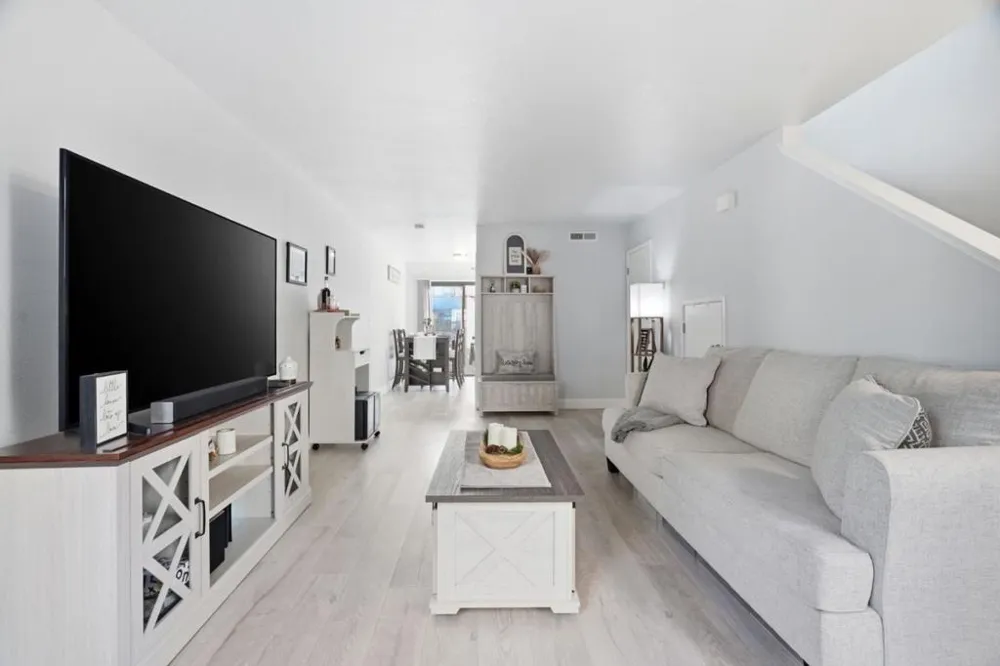 251 Gibson Drive #E-54 Hollister, CA 95023