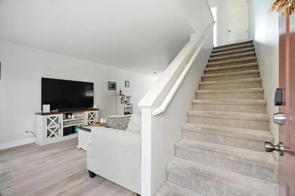 251 Gibson Drive #E-54 Hollister, CA 95023
