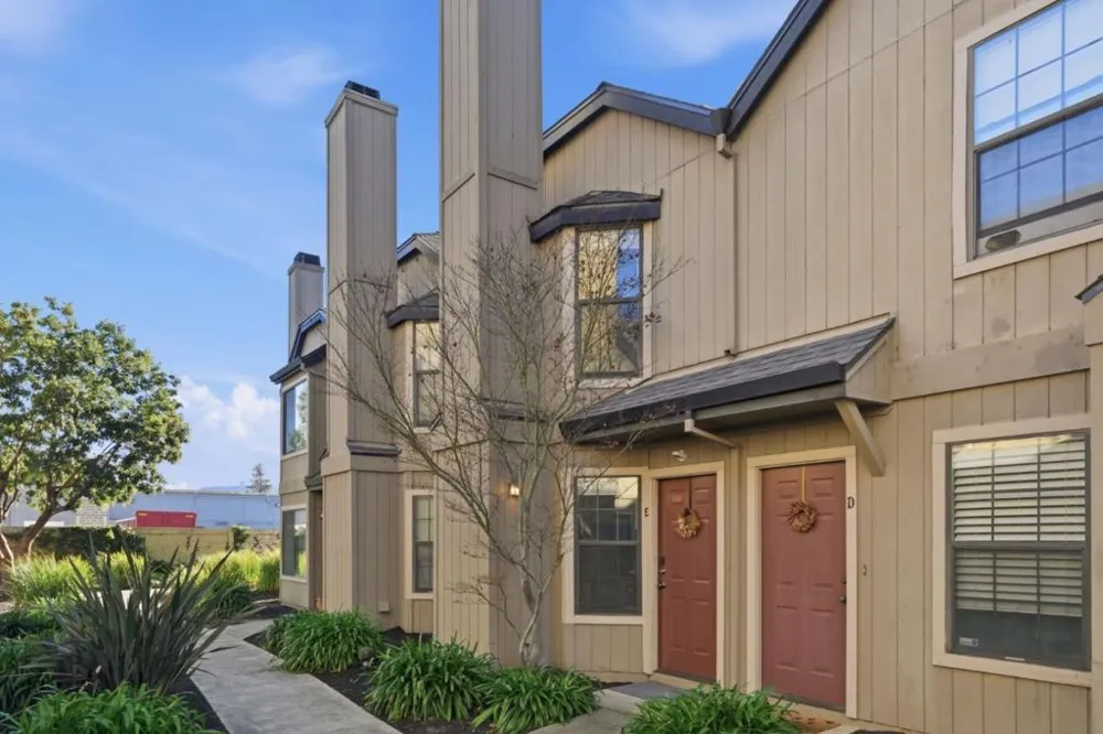 251 Gibson Drive #E-54 Hollister, CA 95023