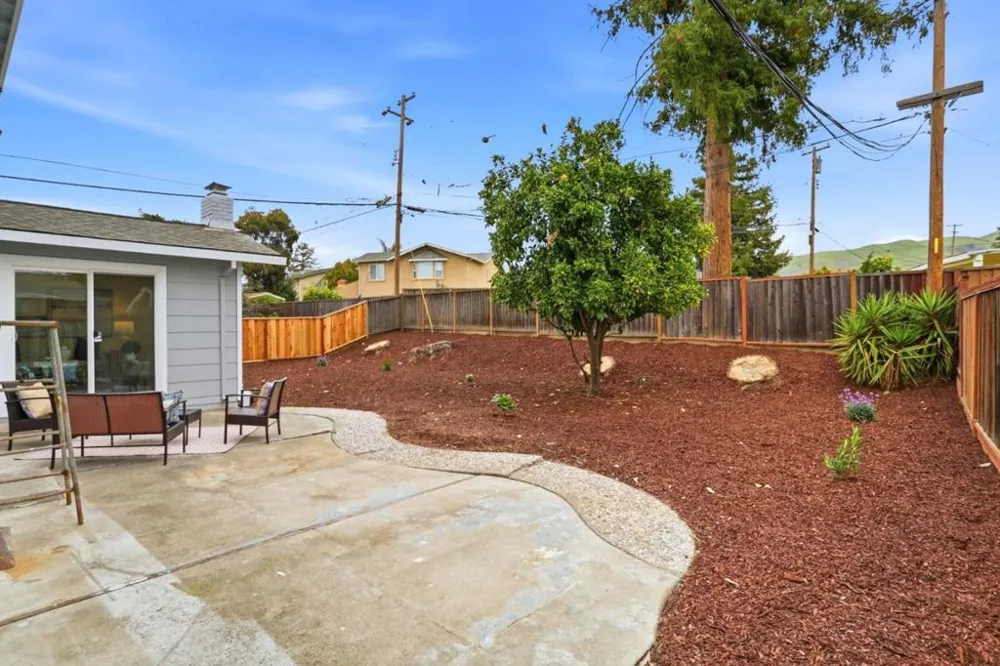 2074 Ashwood Lane San Jose, CA 95132