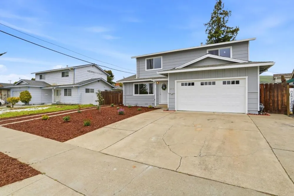 2074 Ashwood Lane San Jose, CA 95132