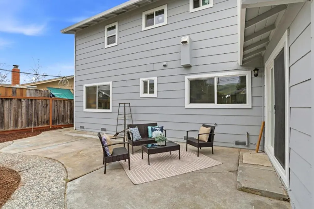 2074 Ashwood Lane San Jose, CA 95132