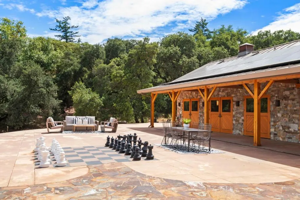 15060 Montebello Road Cupertino, CA 95014
