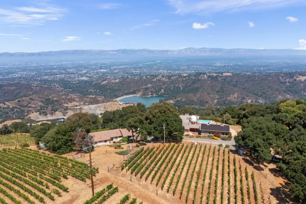 15060 Montebello Road Cupertino, CA 95014