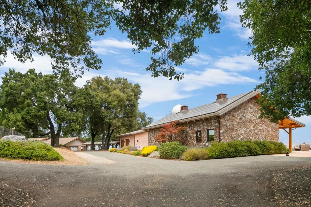 15060 Montebello Road Cupertino, CA 95014