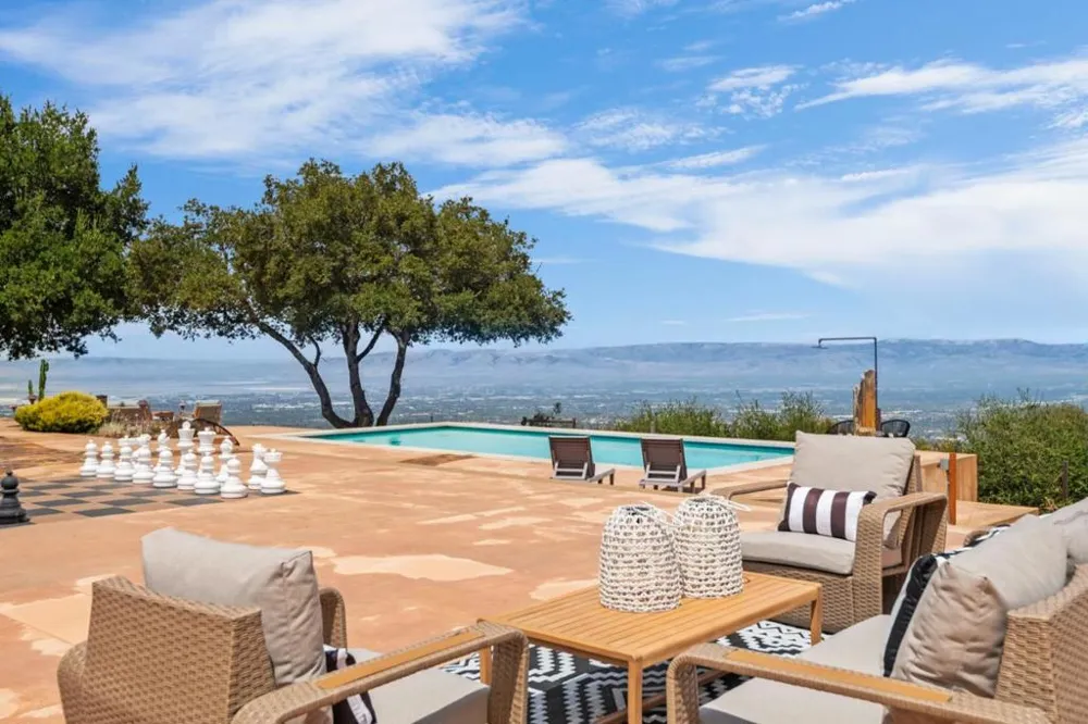 15060 Montebello Road Cupertino, CA 95014