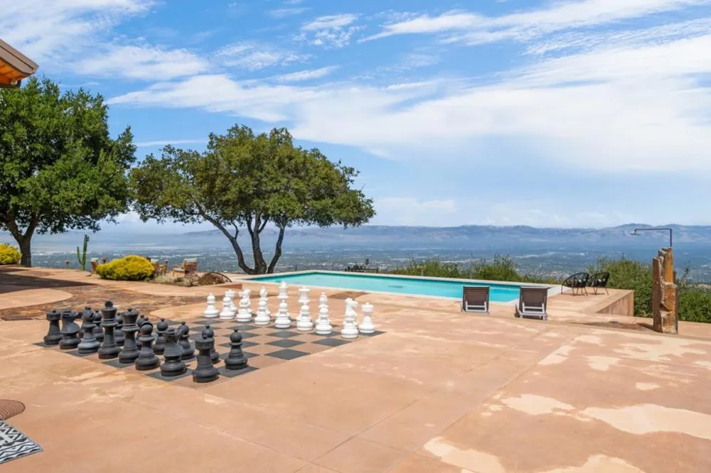 15060 Montebello Road Cupertino, CA 95014