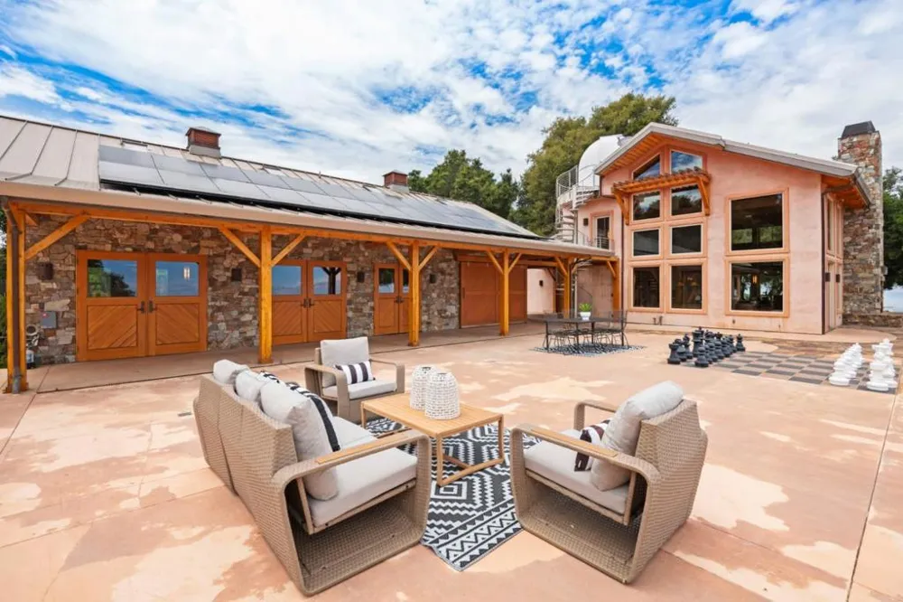 15060 Montebello Road Cupertino, CA 95014