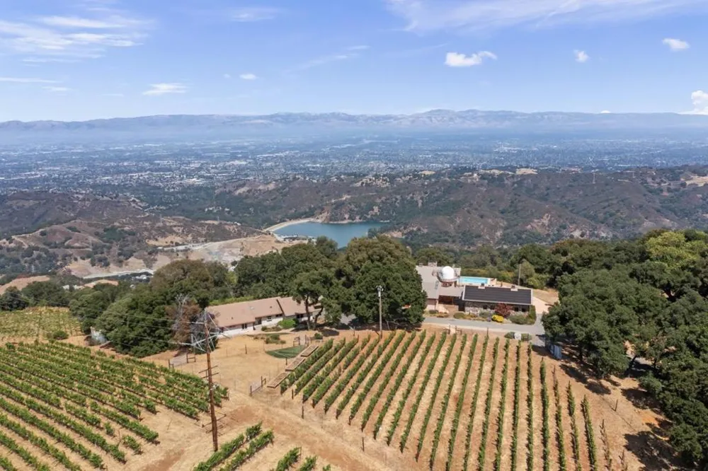 15060 Montebello Road Cupertino, CA 95014