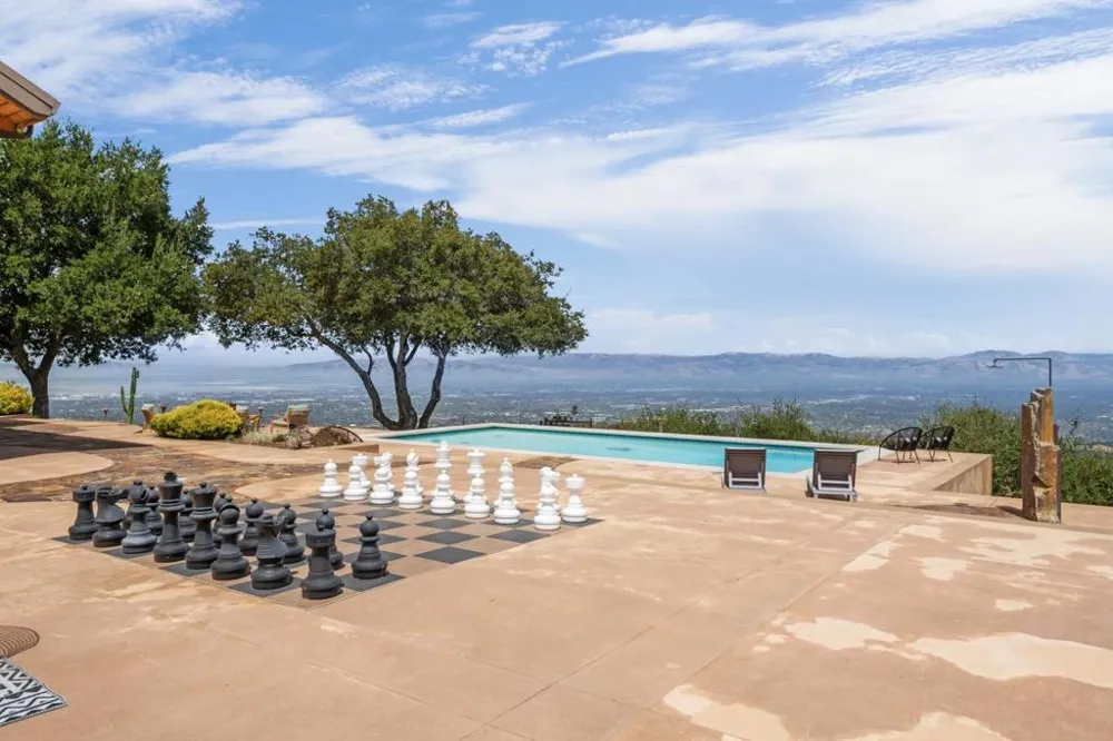 15060 Montebello Road Cupertino, CA 95014