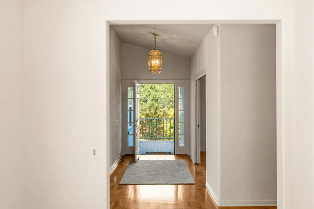 28951 Falcon Ridge Salinas, CA 93908