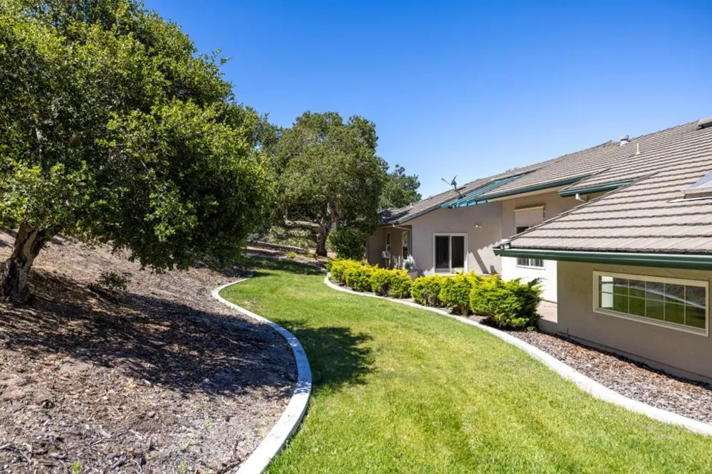 28951 Falcon Ridge Salinas, CA 93908