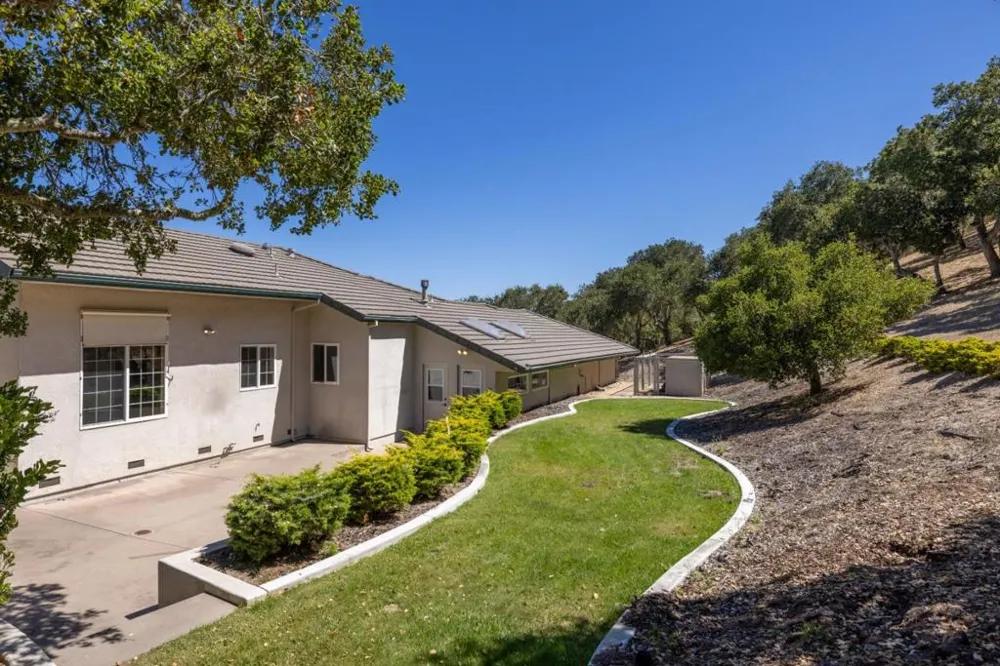 28951 Falcon Ridge Salinas, CA 93908