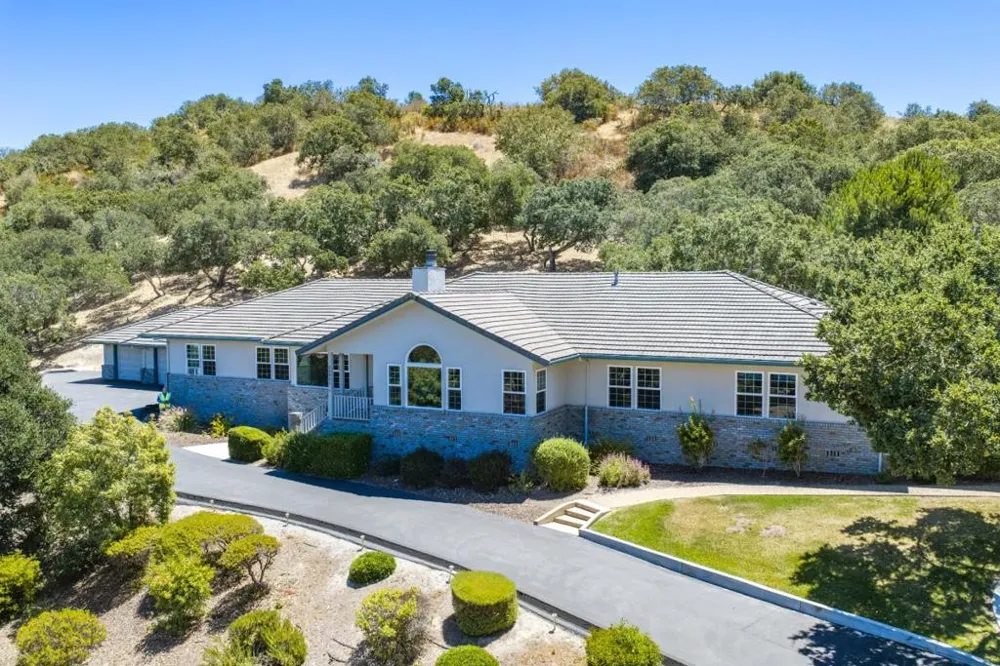 28951 Falcon Ridge Salinas, CA 93908