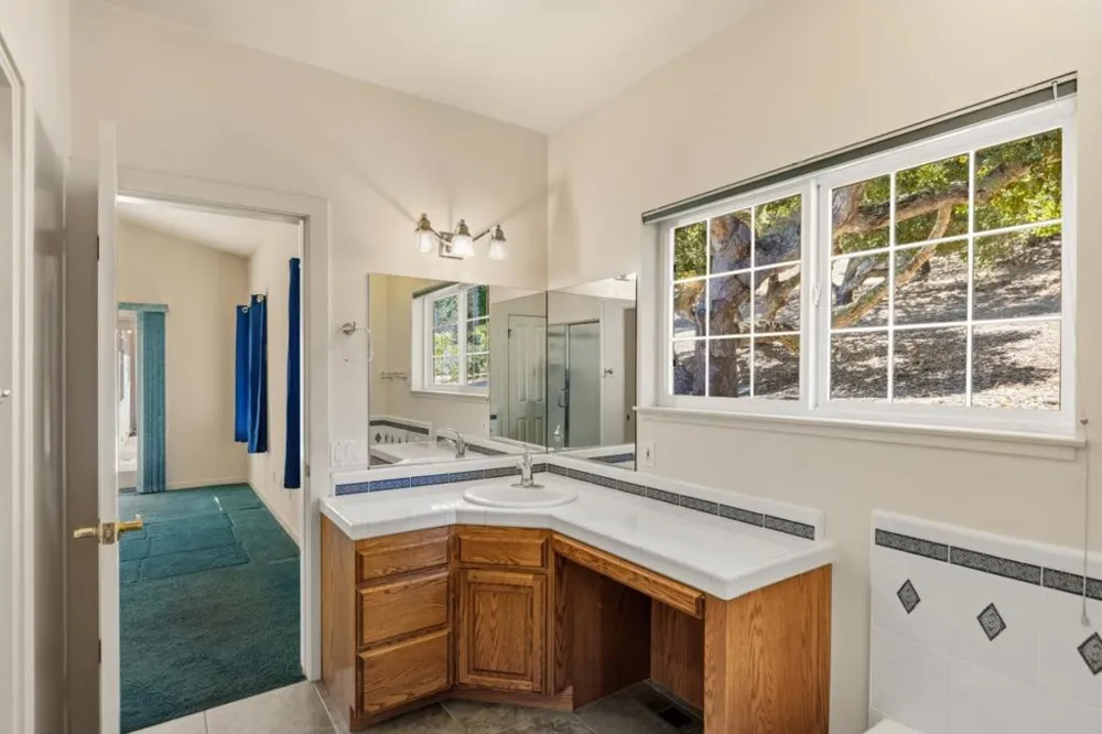 28951 Falcon Ridge Salinas, CA 93908