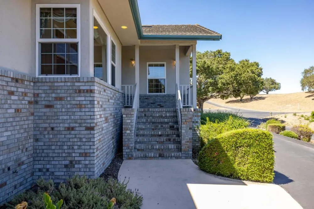 28951 Falcon Ridge Salinas, CA 93908