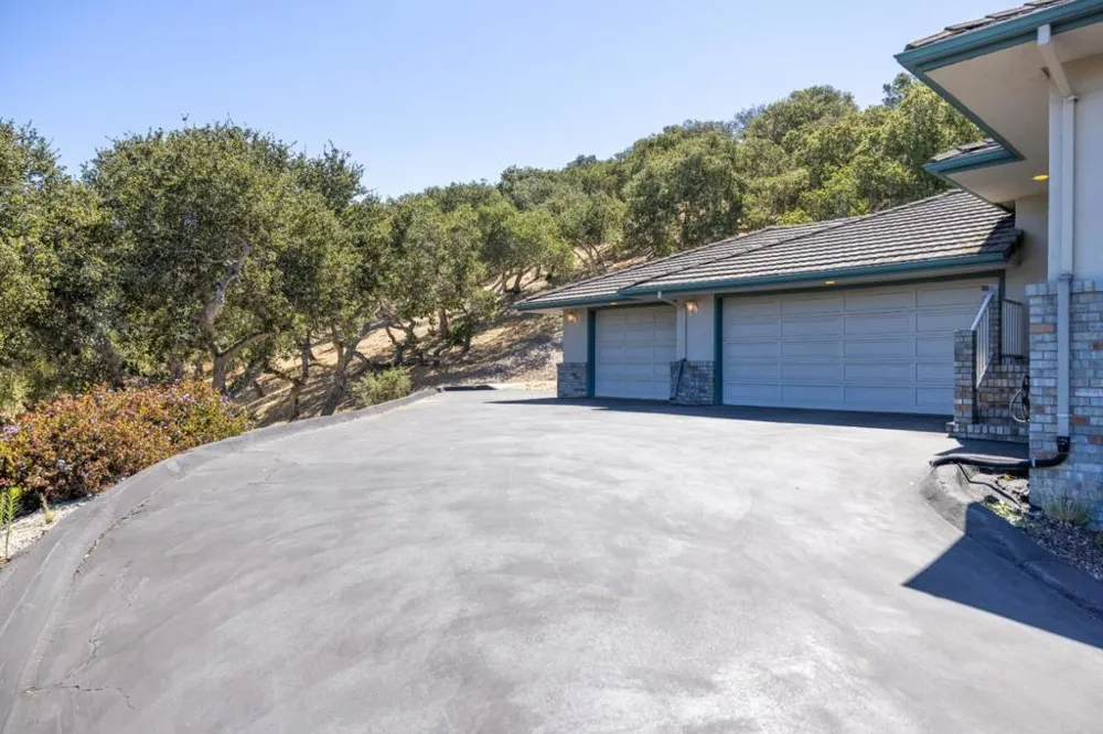 28951 Falcon Ridge Salinas, CA 93908