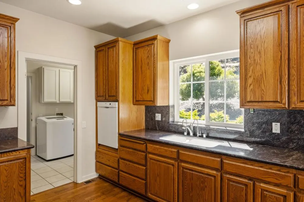 28951 Falcon Ridge Salinas, CA 93908