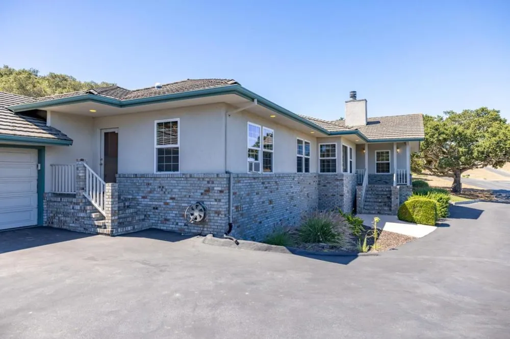 28951 Falcon Ridge Salinas, CA 93908