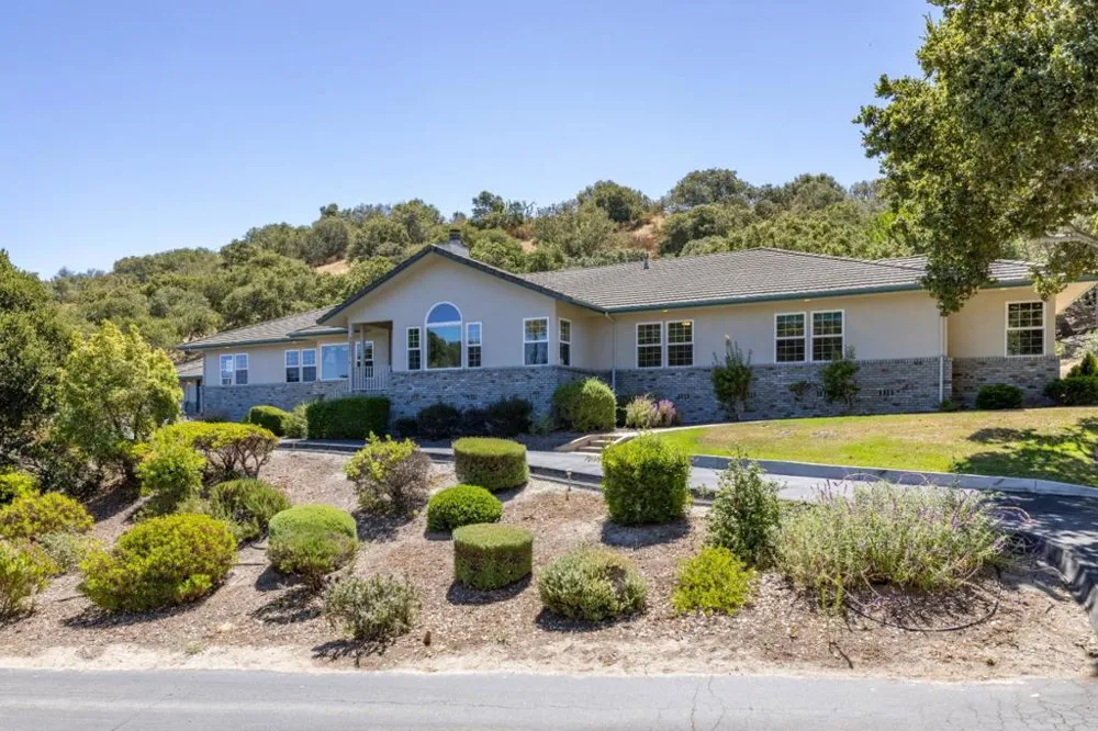 28951 Falcon Ridge Salinas, CA 93908