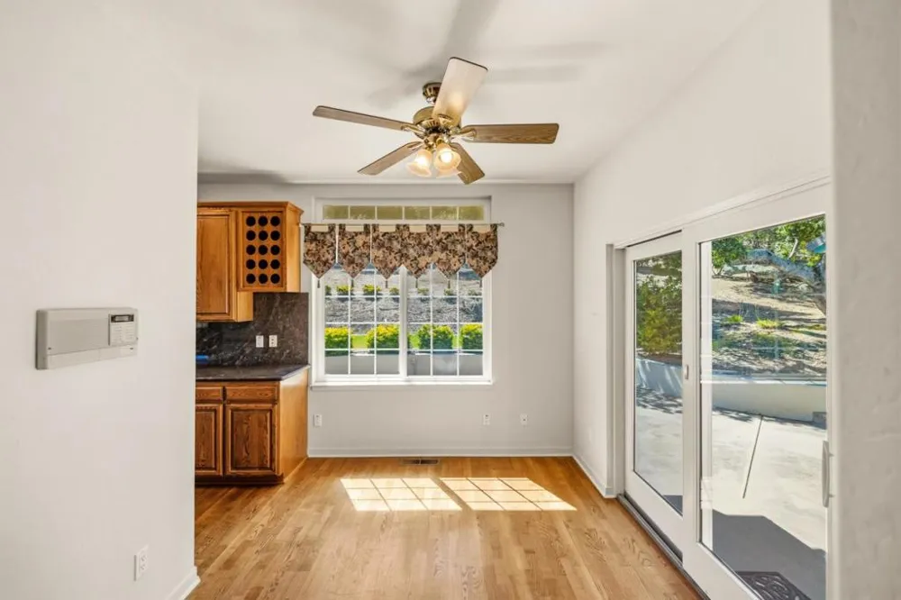 28951 Falcon Ridge Salinas, CA 93908