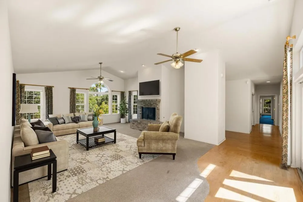 28951 Falcon Ridge Salinas, CA 93908