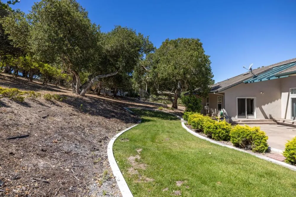28951 Falcon Ridge Salinas, CA 93908