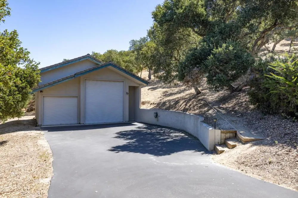 28951 Falcon Ridge Salinas, CA 93908