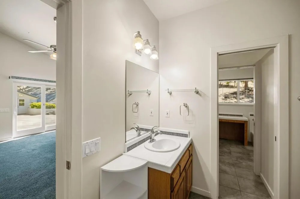 28951 Falcon Ridge Salinas, CA 93908