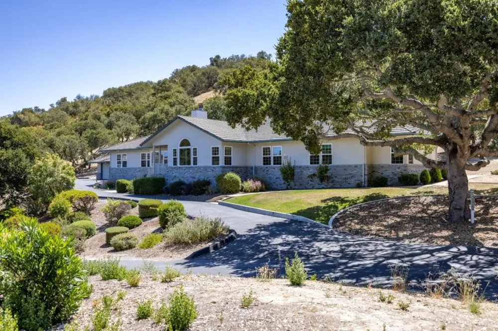 28951 Falcon Ridge Salinas, CA 93908