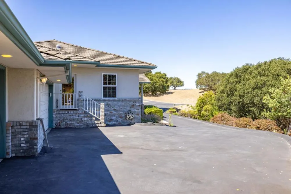 28951 Falcon Ridge Salinas, CA 93908