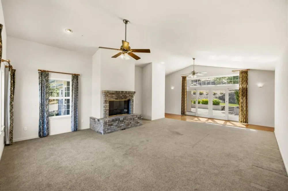 28951 Falcon Ridge Salinas, CA 93908