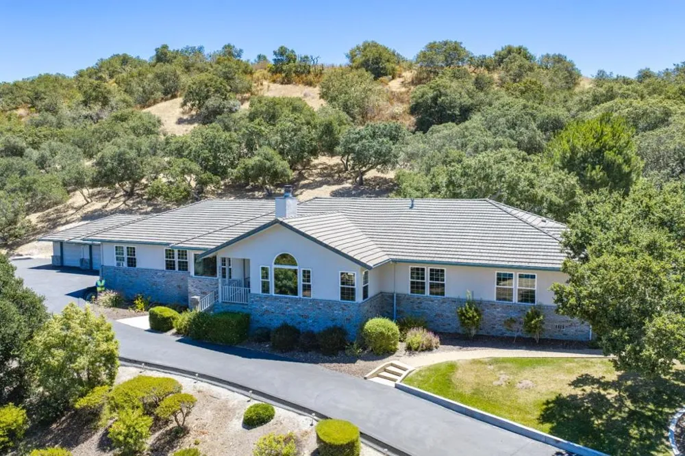 28951 Falcon Ridge Salinas, CA 93908
